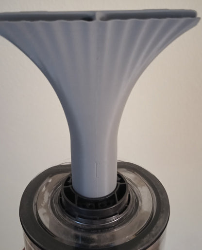 Accesoriu lat aspirator Dyson montat, ideal pentru curățare rapidă în locuință