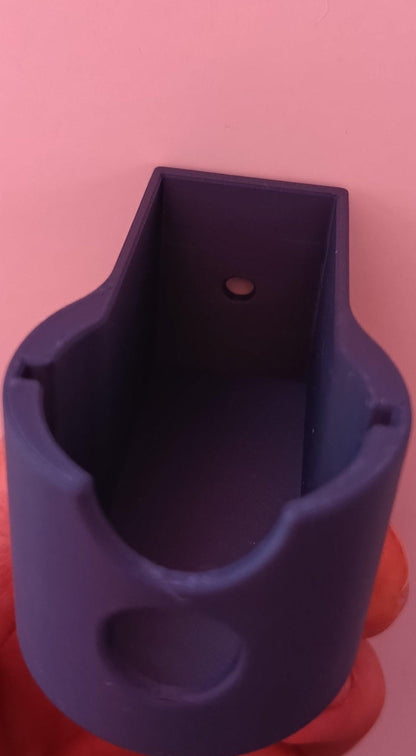 Detaliu suport vertical accesorii Dyson, sistem de fixare stabil