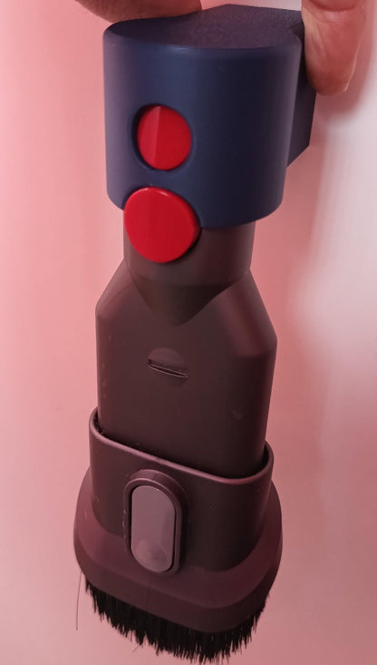 Suport vertical pentru fixarea accesoriilor aspirator Dyson. Printat 3D în România, compact, practic și ușor de montat.