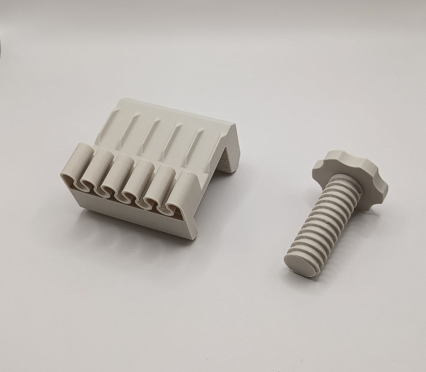 Organizator cabluri – suport 3D print pentru birou și acasă