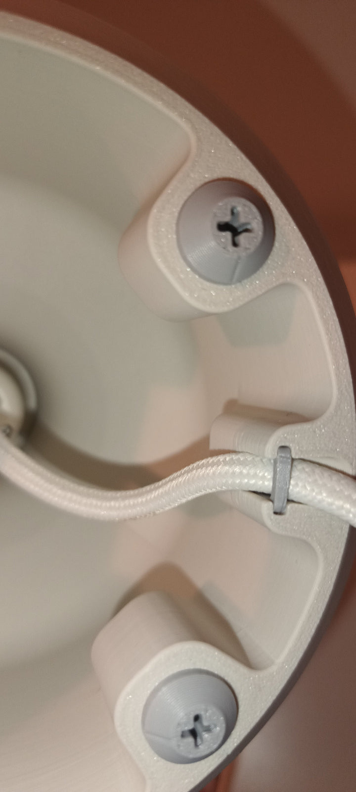 detaliu routing cablu in varianta kit compolet lampa mesh