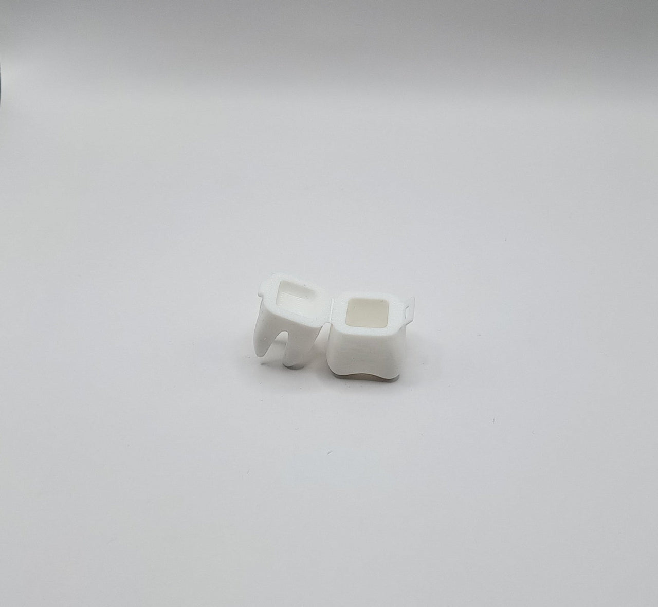 Suport dinte de lapte din plastic premium cu design tematic si cutiuta securizata de la Atelierulde3d