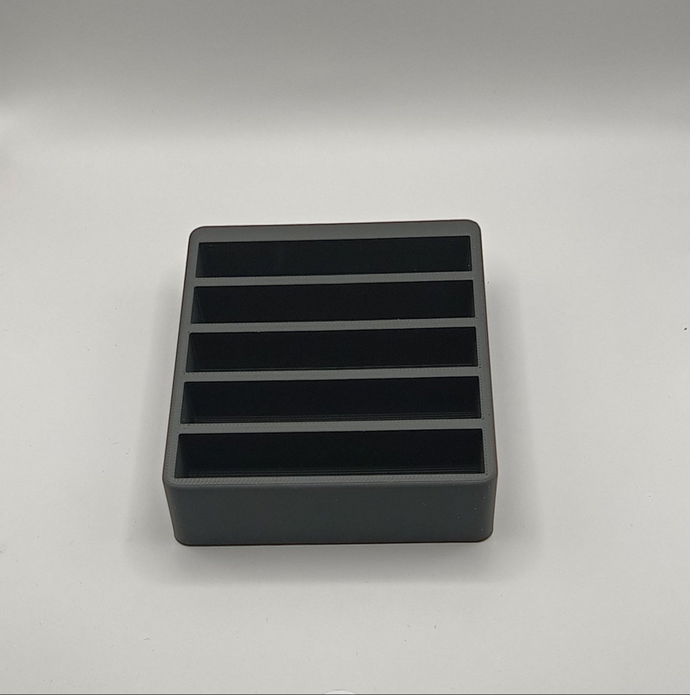 Organizator Profesional 3D pentru 5 Folii Protecție Ecran – Suport Desktop pentru Dealeri GSM & Service IT