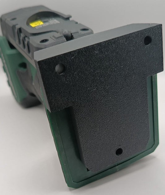 Exemplu de utilizare suport Parkside X20V în atelier mobil, fixare sigură pentru transport.