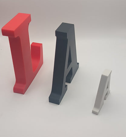 Litere 3D printate din PLA, personalizabile ca dimensiune și culoare