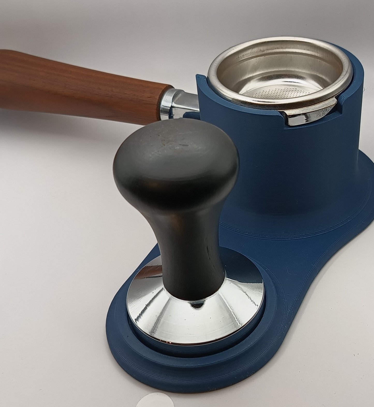 Detaliu suport tampare cafea 58mm, design stabil pentru portafiltru