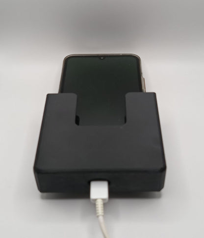 Suport telefon YouClip cu încărcare directă, printat 3D din PETG rezistent, produs în Arad de Atelierulde3D