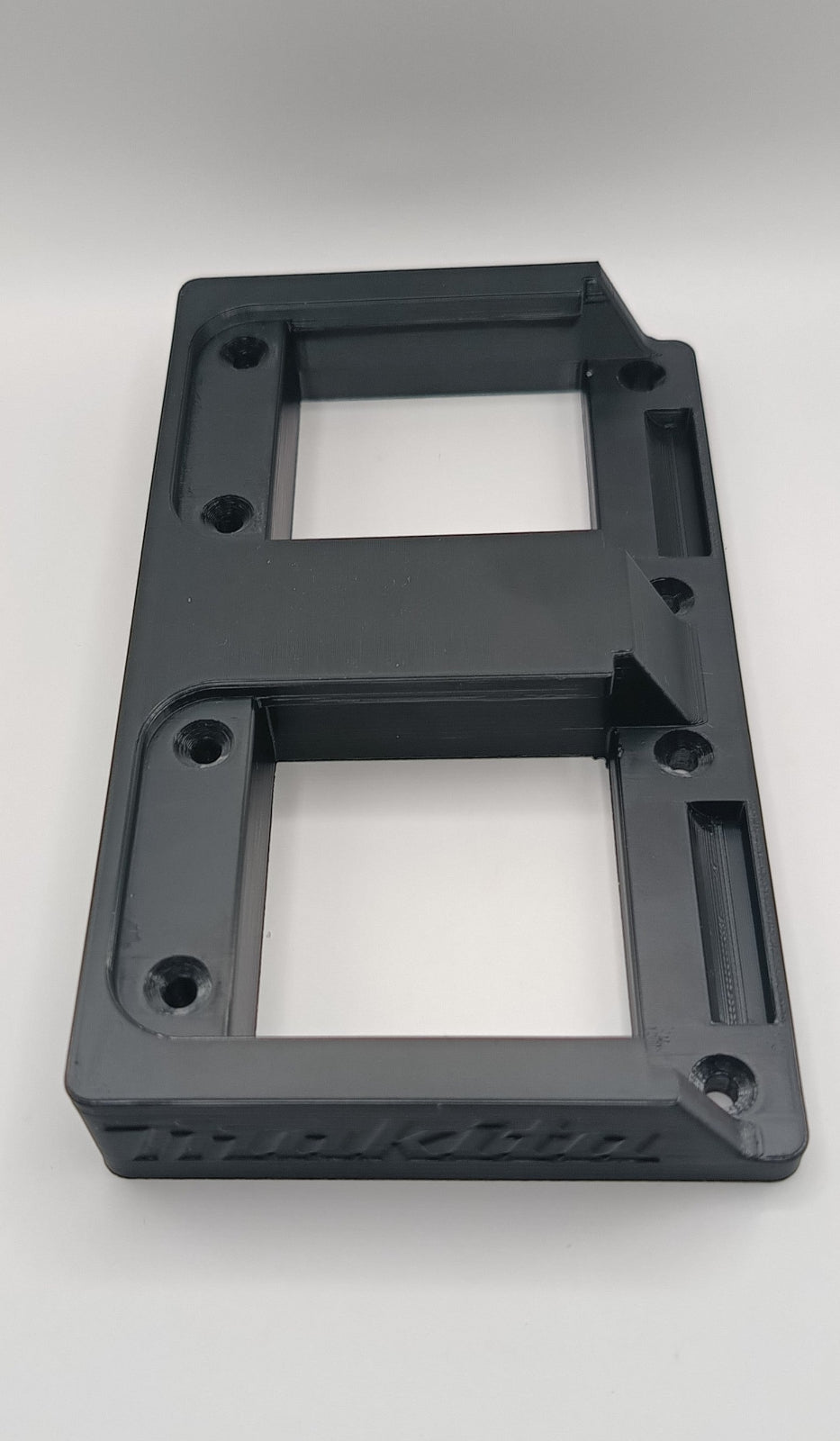 Sistem de organizare scule Makita 18V pentru atelier sau dubă, rezistent la temperaturi ridicate